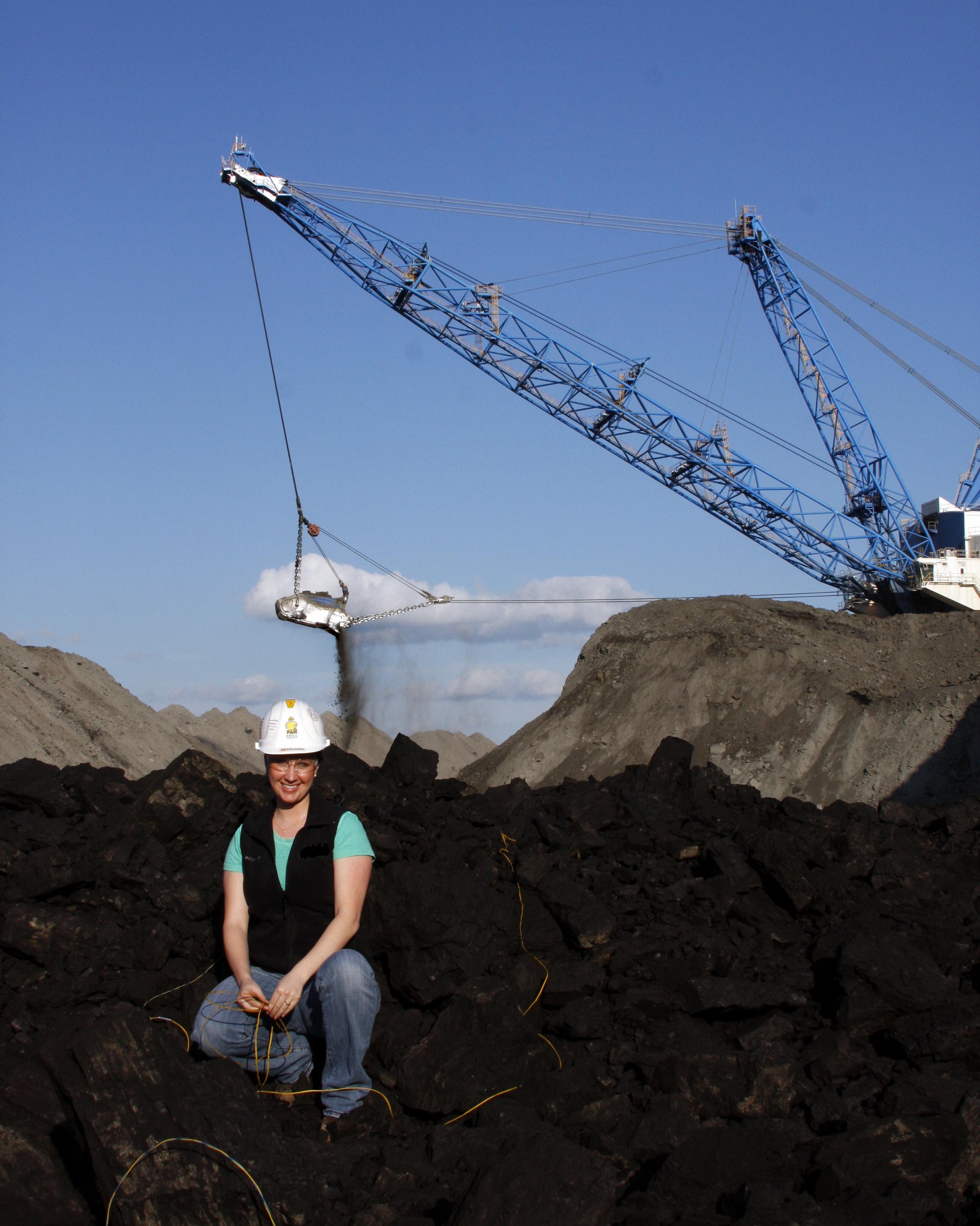 Far view of dragline